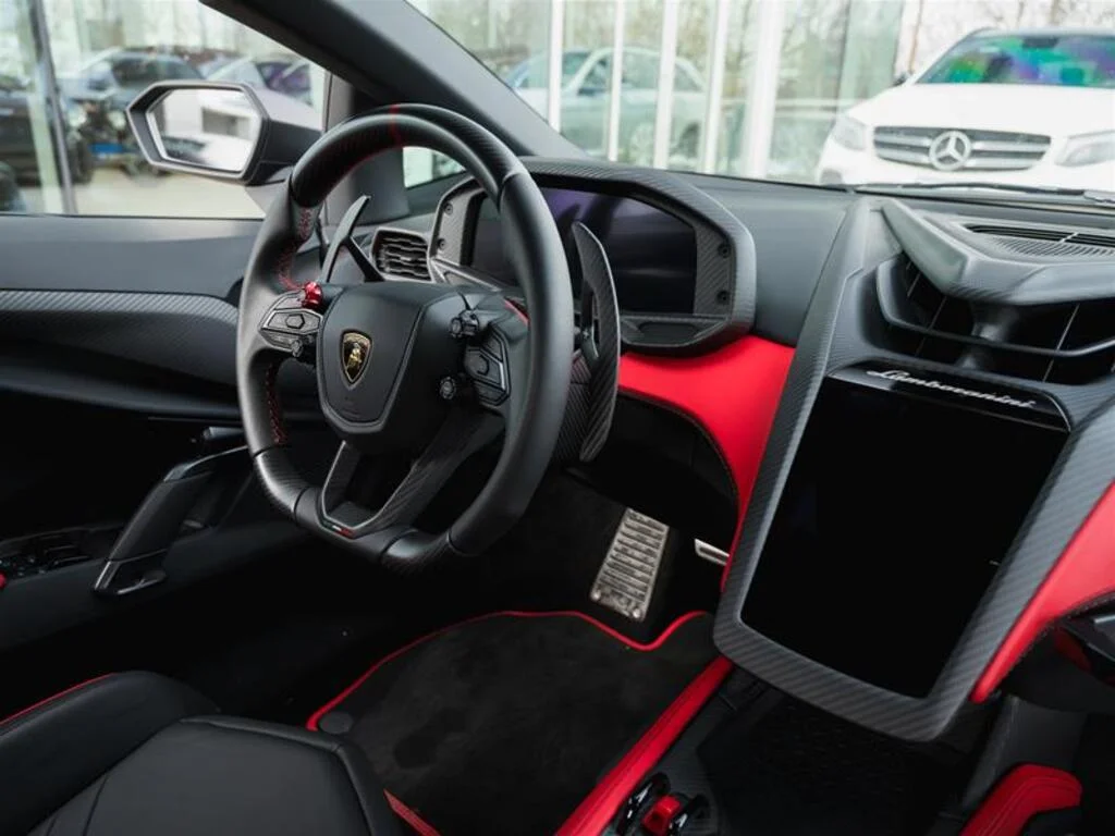 2024 Lamborghini Revuelto